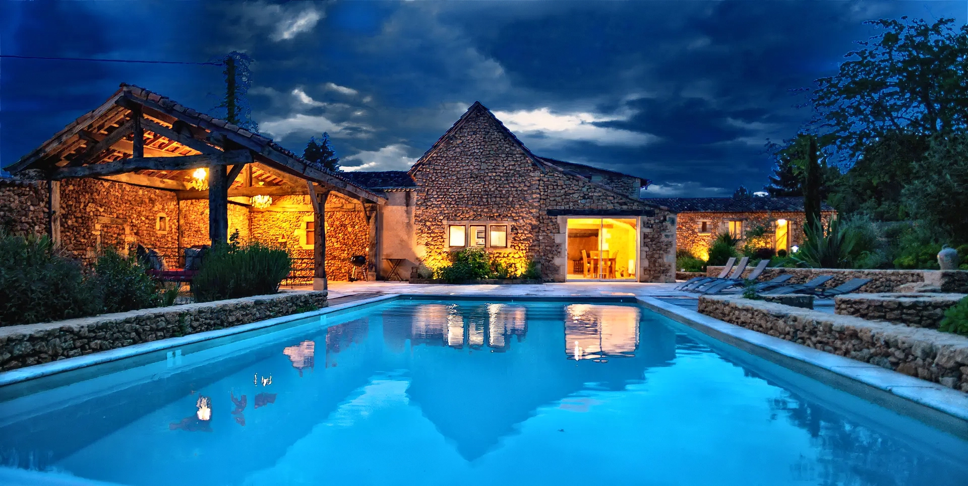grange night pool