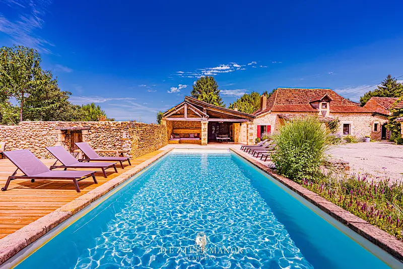Cottage - Heated pool front view - pool house