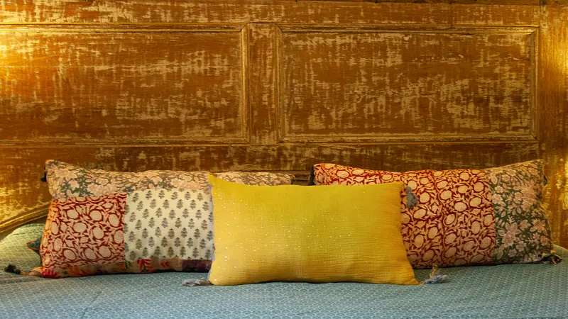 Grange - bedrooms cushions frontal