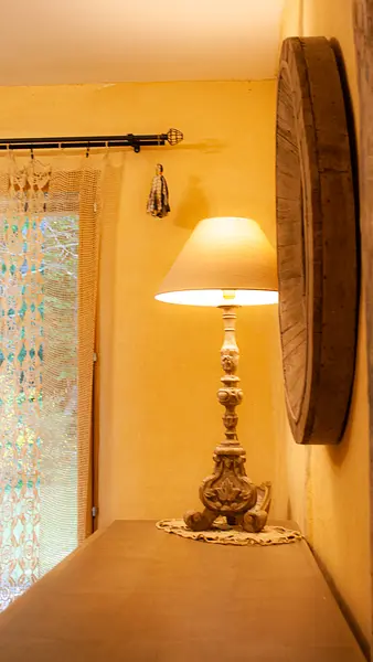 Grange - mirror nad lanp detail