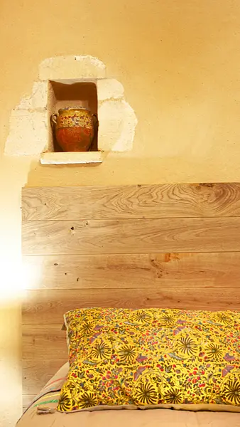 Grange - cushion and nishe detail