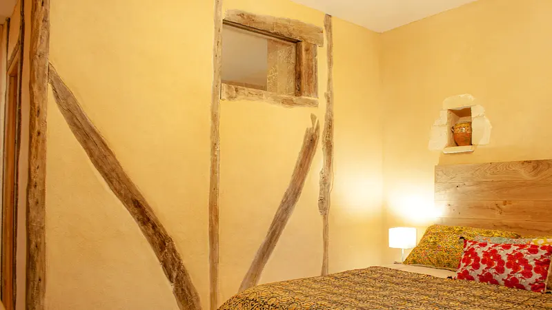 Grange - bedroom wall detail