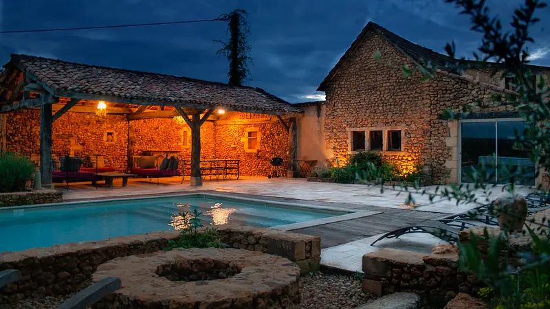 Grange - terrace from fire pit